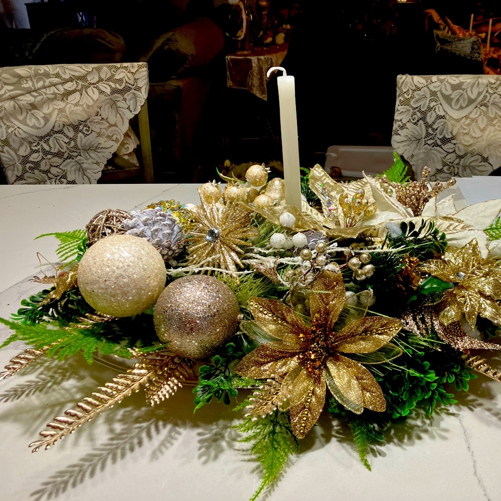 Dollies into wreaths and more
